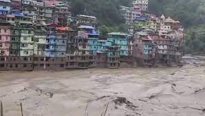 Ινδία: Πλημμύρες από την υπερχείλιση λίμνης στο Σικίμ των Ιμαλαΐων - Πάνω από 40 οι νεκροί