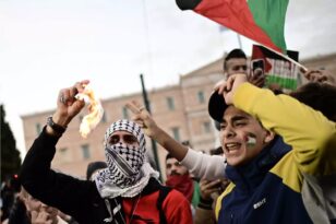  Συγκέντρωση υπέρ των Παλαιστινίων στο Σύνταγμα και υπέρ του Ισραήλ στην πρεσβεία στο Ψυχικό