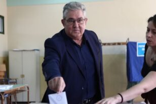 Εκλογές 2023: Ο Δημήτρης Κουτσούμπας ψήφισε στη Νέα Ιωνία