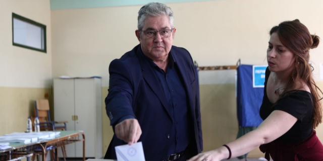 Εκλογές 2023: Ο Δημήτρης Κουτσούμπας ψήφισε στη Νέα Ιωνία