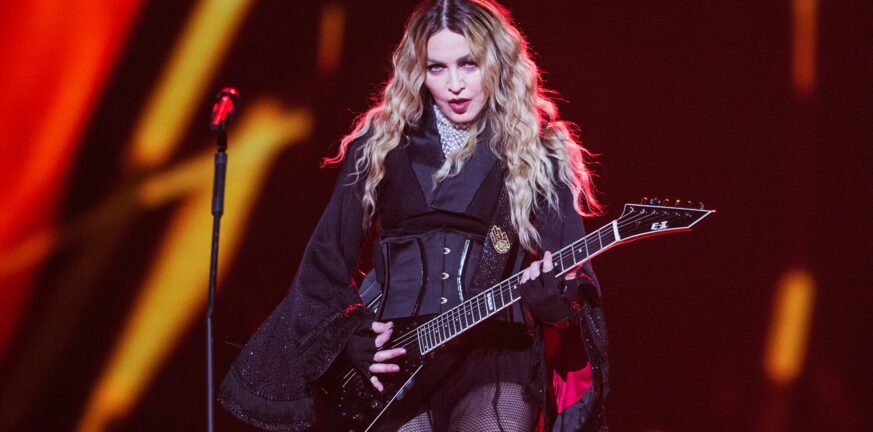 Madonna: Απειλείται με πρόστιμο 300.000 λιρών - Παραβίασε το ωράριο της συναυλίας