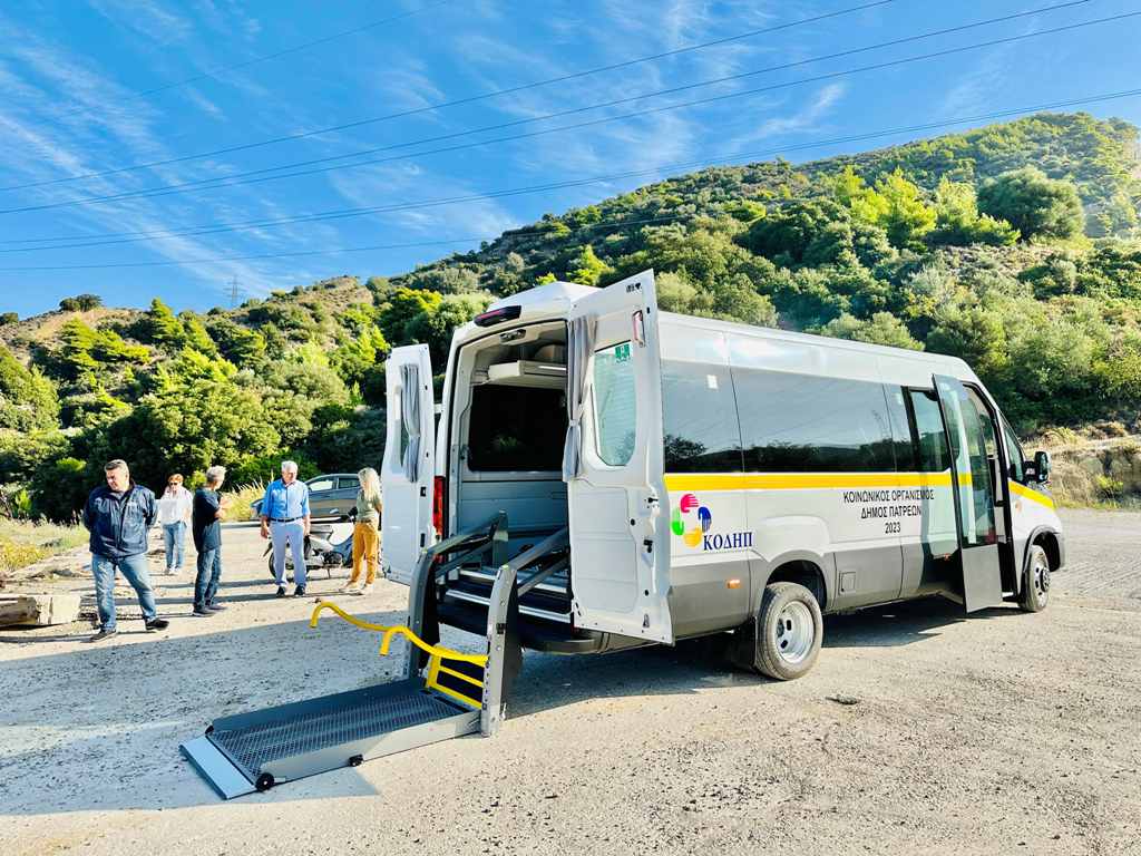 Πάτρα: Ο Κοινωνικός Οργανισμός παρέλαβε νέο min bus - ΦΩΤΟ