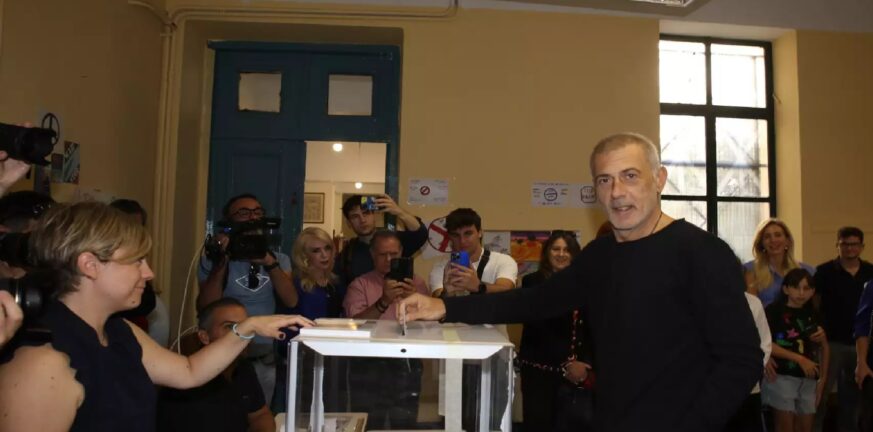 Αυτοδιοικητικές εκλογές 2023 - Πειραιάς: Ψήφισε υποψήφιος για την δημαρχία, Γιάννης Μώραλης στο 10ο Γυμνάσιο
