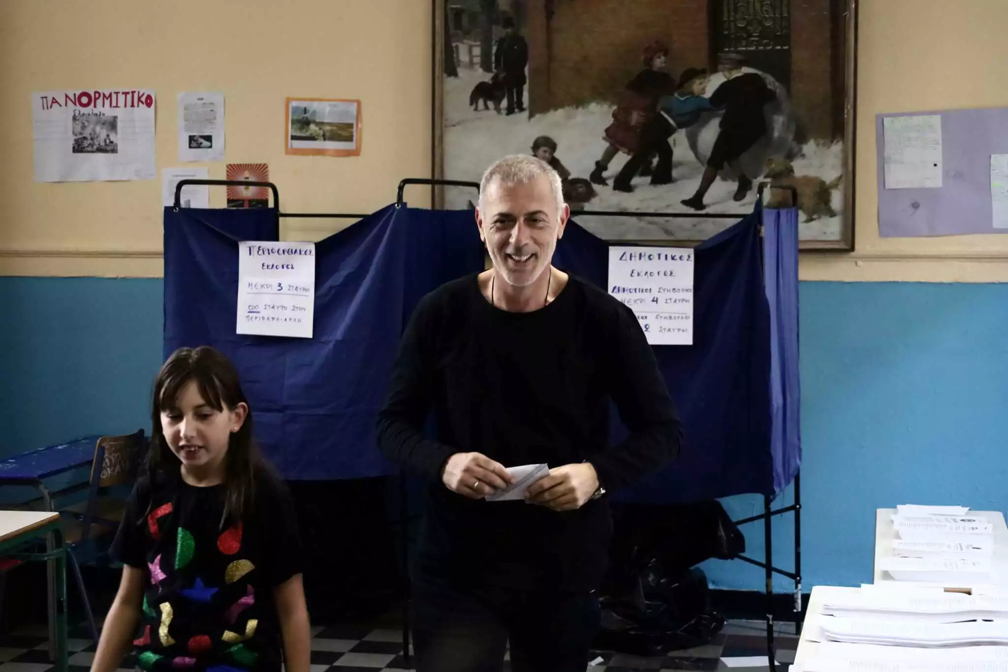 Αυτοδιοικητικές εκλογές 2023 - Πειραιάς: Ψήφισε υποψήφιος για την δημαρχία, Γιάννης Μώραλης στο 10ο Γυμνάσιο