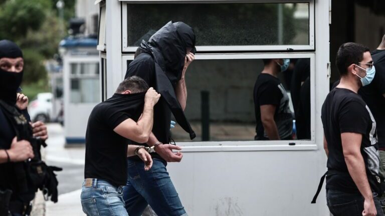 Πόρισμα ΕΛΑΣ για είσοδο Κροατών χούλιγκαν στη χώρα: Λάθη και παραλείψεις σε 6 αξιωματικούς – Επίπληξη και πρόστιμο οι ποινές