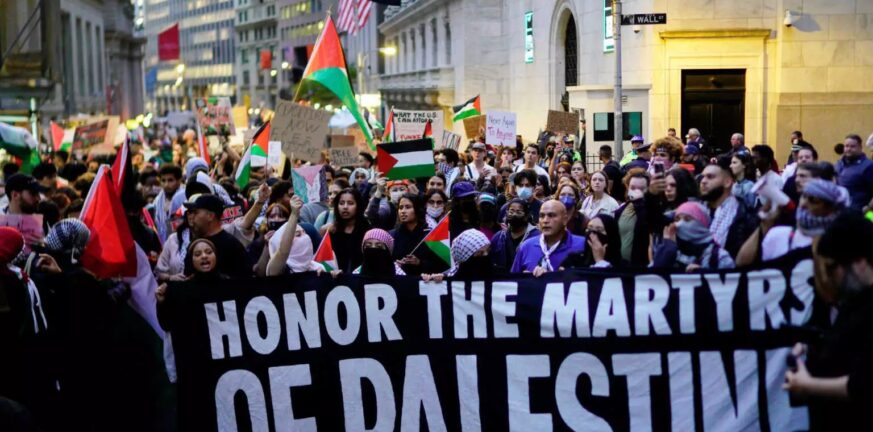 ΗΠΑ: Μαζικές συλλήψεις στη Νέα Υόρκη σε διαδήλωση εβραϊκού κινήματος κατά των ισραηλινών βομβαρδισμών στη Γάζα