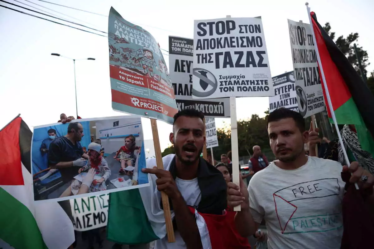Πόλεμος στο Ισραήλ: Πορεία Παλαιστινίων προς την ισραηλινή πρεσβεία