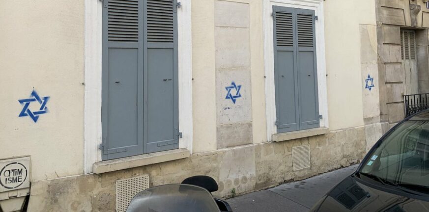 Γαλλία: Στοχοθετούν Εβραίους στο Παρίσι - Σημάδεψαν σπίτια και καταστήματα με το αστέρι του Δαβίδ - ΦΩΤΟ - ΒΙΝΤΕΟ