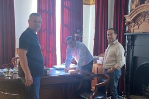 Πάτρα - Κώστας Πελετίδης: Οι υπογραφές, οι ευχές και ώρα για δουλειά και νέες διεκδικήσεις