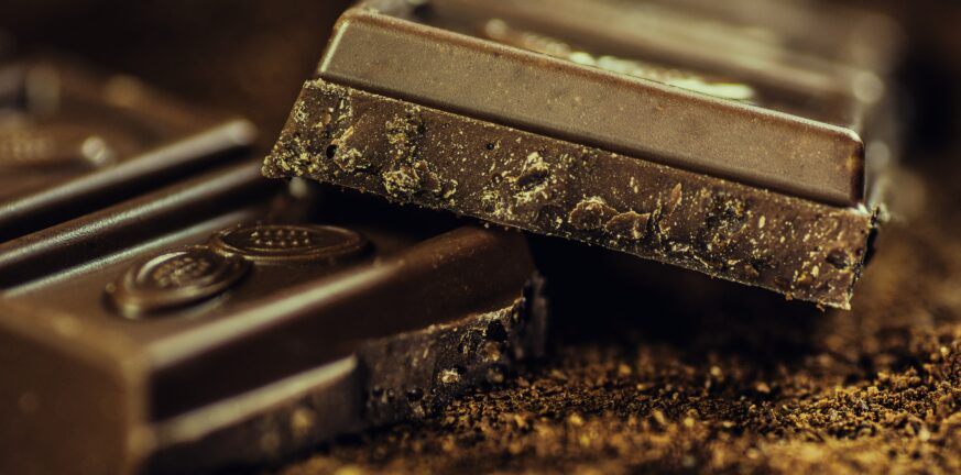 Νέα εκτίναξη στις τιμές κακάο – Οι αιτίες και οι προοπτικές για τις σοκολάτες ενόψει Πάσχα