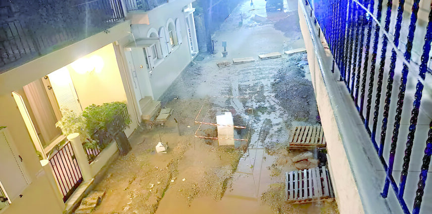 Γιατί πλημμύρισε με μια βροχή η Πάτρα; – Ο Δήμος δεν μπορεί - Κάτοικοι και φορείς απαιτούν λύση – Αγορά και σιδηρόδρομος «στον αέρα»