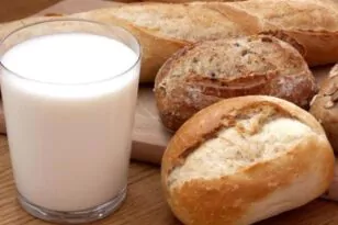 Ακρίβεια: Οι Έλληνες αλλάζουν τις διατροφικές τους συνήθειες - Κόβουν γάλα, φρούτα και προτιμούν ψωμί και όσπρια