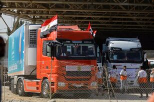 Πόλεμος στο Ισραήλ: Φορτηγά που μεταφέρουν ανθρωπιστική βοήθεια εισέρχονται στο πέρασμα της Ράφα - Προ των πυλών η χερσαία επέμβαση