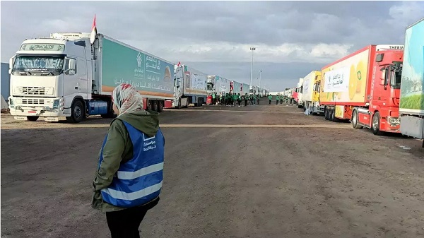 Αίγυπτος: Δεύτερο κομβόι με φορτηγά ανθρωπιστικής βοήθειας επιθεωρείται στη Ράφα