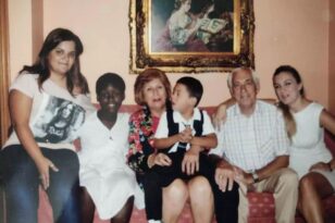Θεσσαλονίκη: Έγινε ανάδοχη μητέρα σε πέντε παιδιά, υιοθέτησε ένα κι ανέλαβε ένα ακόμα με αναπηρίες