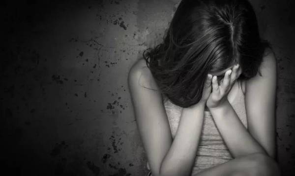 Φρίκη στα Πατήσια: Τι καταγγέλλει η 16χρονη που βιαζόταν επί 7 χρόνια από τον 56χρονο σύντροφο της μητέρας της