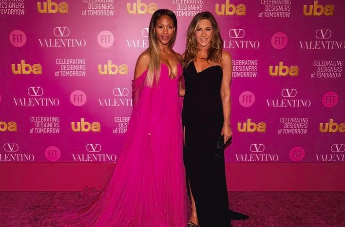 Τζένιφερ Άνιστον: Με το ίδιο Valentino φόρεμα 13 χρόνια μετά