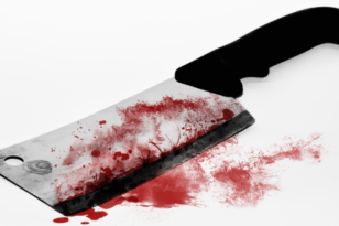 Τρόμος στην Κυψέλη: 57χρονος κυνηγούσε με μπαλτά να σκοτώσει τη μητέρα του