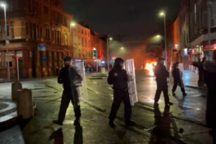 Ιρλανδία: Επεισόδια κοντά στο σημείο όπου ο άνδρας μαχαίρωσε πέντε ανθρώπους – Δεν αποκλείουν το ενδεχόμενο τρομοκρατίας οι Αρχές