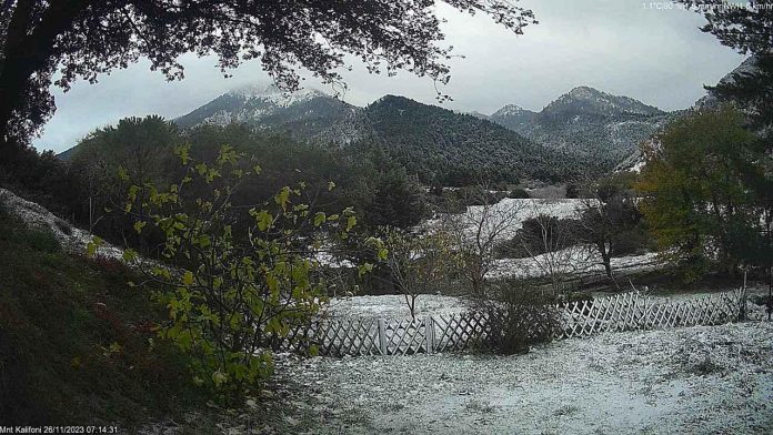 Χιονισμένη Κυριακή στα ορεινά της Αχαΐας - Έπεσαν οι πρώτες νιφάδες ΦΩΤΟ