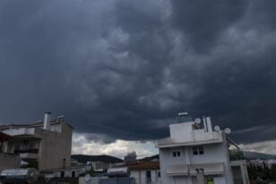Καιρός: Ισχυρές βροχές και καταιγίδες τις επόμενες ώρες – Επικαιροποιήθηκε το έκτακτο δελτίο