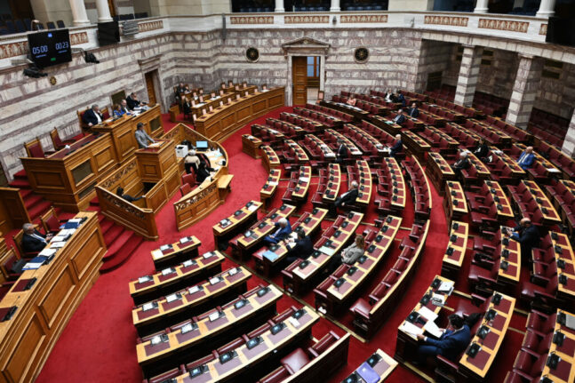 Δυστύχημα στα Τέμπη – Πρόταση για εξεταστική από ΚΚΕ: Συζήτηση σε υψηλούς τόνους στη Βουλή, με σφοδρή αντιπαράθεση και αλληλοκατηγορίες