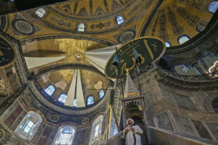 Κωνσταντινούπολη: Κομμάτια πέφτουν από τον τρούλο της Αγίας Σοφίας - ΒΙΝΤΕΟ