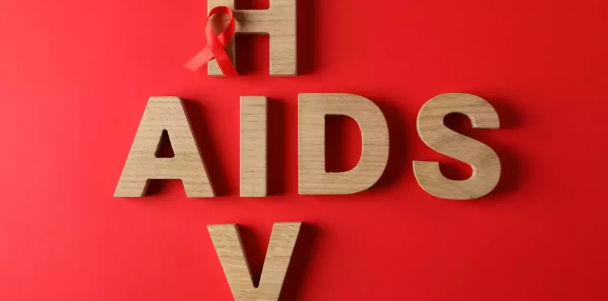 AIDS: Περισσότεροι από 16.000 άνθρωποι ζουν με τον ιό HIV στην Ελλάδα