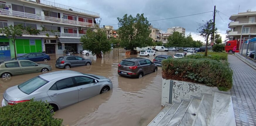 Πάτρα: Μια πόλη που ξαφνικά πλημμυρίζει - Ανησυχία για το Σάββατο σε όλη την Αχαΐα - Έκτακτο δελτίο καιρού