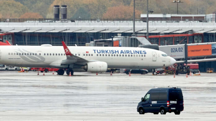 Παραδόθηκε ο 35χρονος Τούρκος που κρατούσε όμηρο το παιδί του στο αεροδρόμιο του Αμβούργου