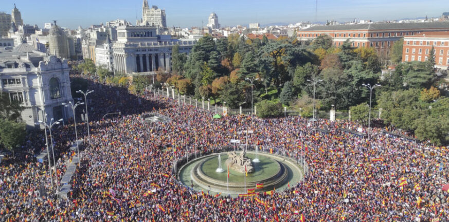 Ισπανία: 170.000 διαδηλωτές διαμαρτυρήθηκαν στην Μαδρίτη για τον νόμο περί αμνηστίας των καταλανών αυτονομιστών