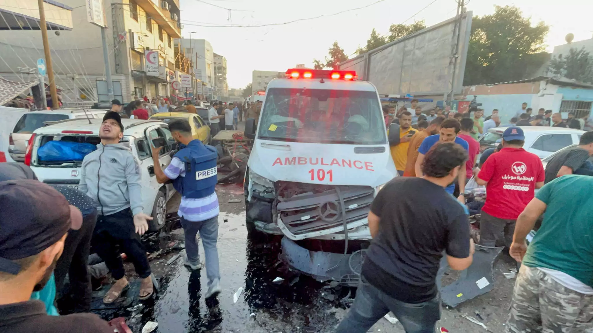 Μέση Ανατολή: Το Ισραήλ επιβεβαιώνει ότι χτύπησε ασθενοφόρο – Υποστηρίζει ότι μετέφερε τρομοκράτες της Χαμάς, 13 νεκροί και 26 οι τραυματίες από την επίθεση
