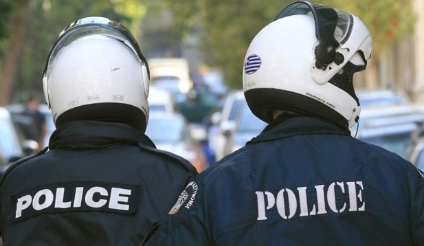 Ελευσίνα: Ανήλικοι απείλησαν μαθητές με σουγιά και τους έκλεψαν – Έξι συλλήψεις