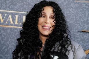Η Cher τραγουδάει για τα Χριστούγεννα - Έρχονται 4 καινούργια τραγούδια στο νέο άλμπουμ