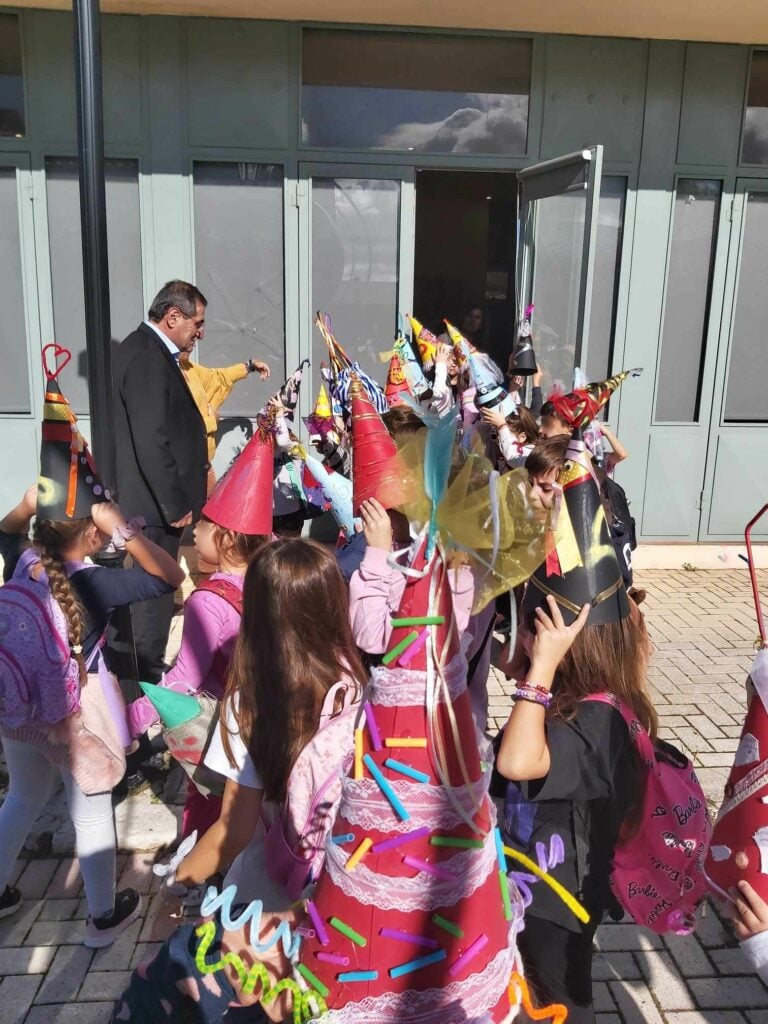 Ο Δήμαρχος Πατρέων στην έναρξη των εκπαιδευτικών προγραμμάτων-καρναβαλικών εργαστηρίων ΦΩΤΟ