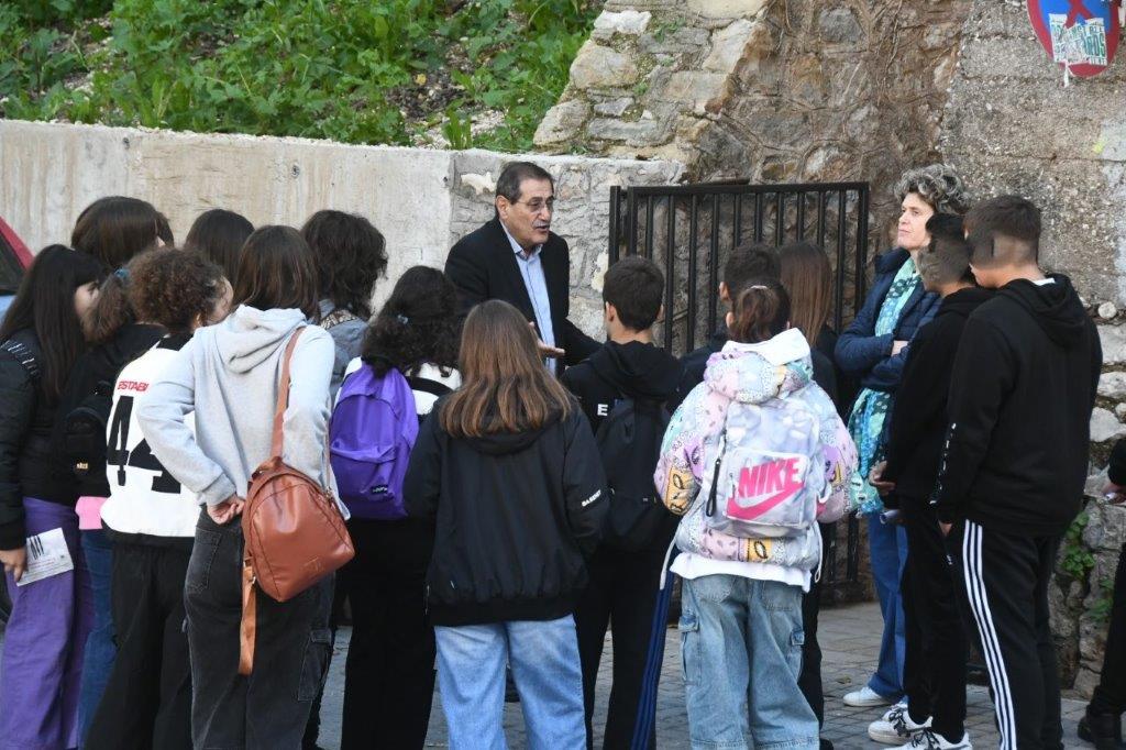 Πάτρα: Ο Κ. Πελετίδης υποδέχθηκε μαθητές από το Αγρίνιο στο Ιστορικό Καταφύγιο - ΦΩΤΟ