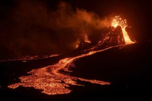 Λέκκας για Ισλανδία: Σε κατάσταση έκτακτης ανάγκης για την ηφαιστειακή δραστηριότητα η χώρα