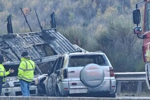 Κοζάνη: Φωτιά σε νταλίκα που μετέφερε αυτοκίνητα στην Εγνατία Οδό ΒΙΝΤΕΟ