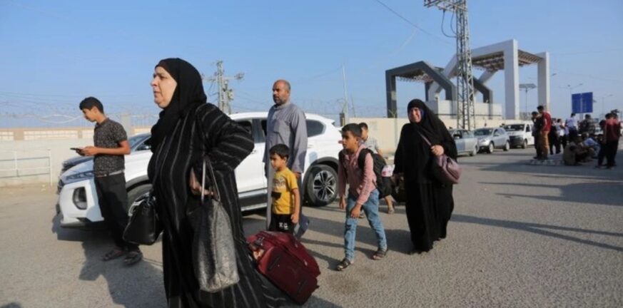 Λωρίδα της Γάζας: Ανοιξε η μεθοριακή διάβαση στη Ράφα - Ποιοι φεύγουν πρώτοι