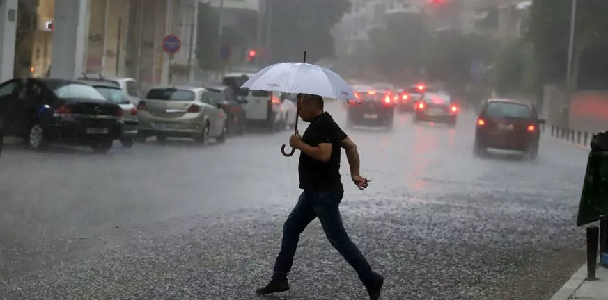 Καιρός - ΕΜΥ: Βροχές και καταιγίδες σε δυτική και βόρεια Ελλάδα - Η πρόγνωση