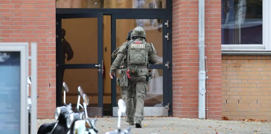 Συναγερμός στο Αμβούργο: Αναφορές για δύο ένοπλους μέσα σε σχολική τάξη - ΒΙΝΤΕΟ