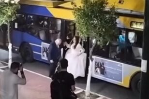 Η νύφη έφτασε στην εκκλησία με το… τρόλεϊ ΦΩΤΟ-ΒΙΝΤΕΟ