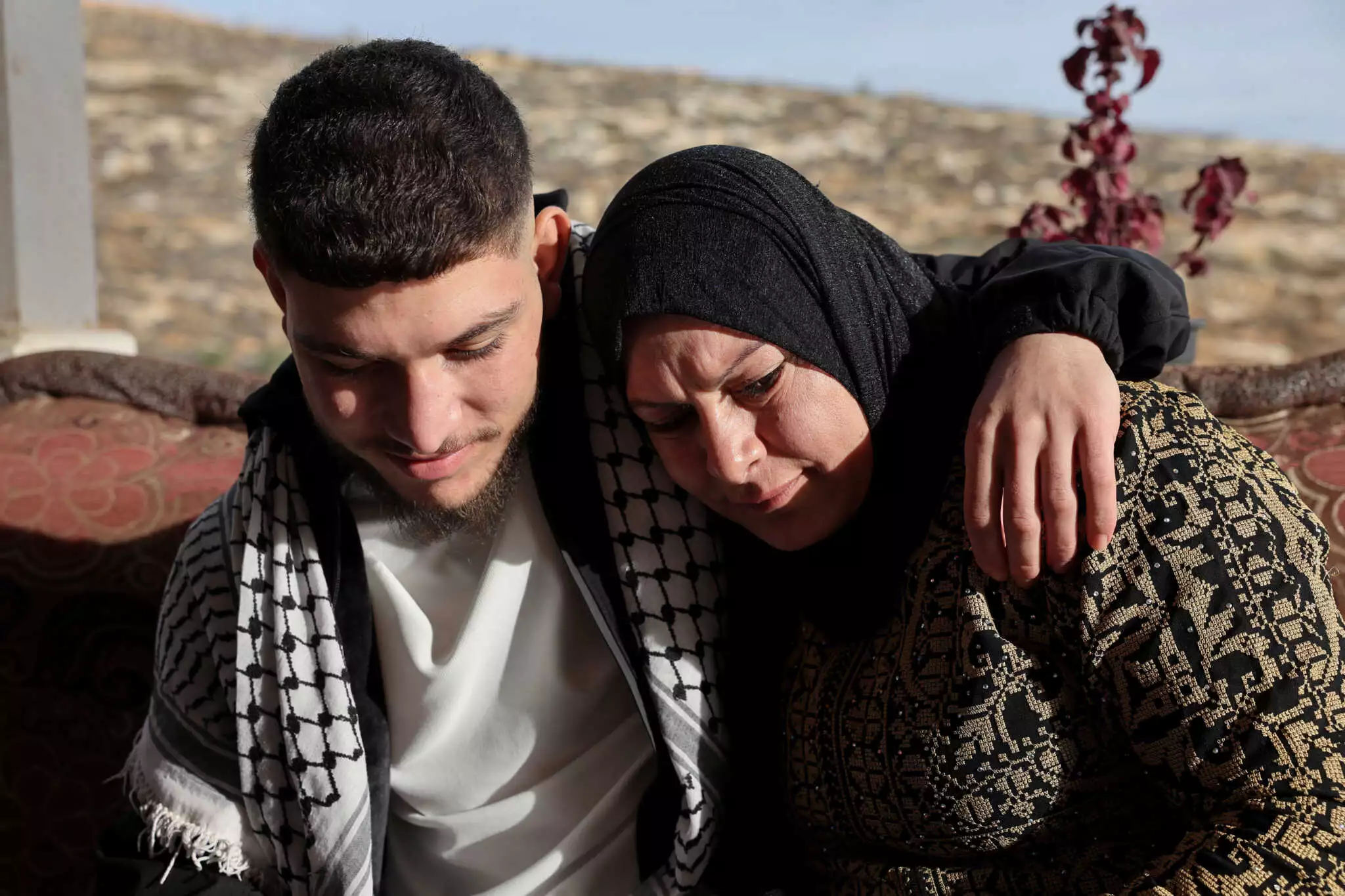 Μέση Ανατολή: Συγκίνηση στο Ισραήλ – Επανενώθηκαν με τις οικογένειές τους άτομα που ήταν όμηροι της Χαμάς ΦΩΤΟ