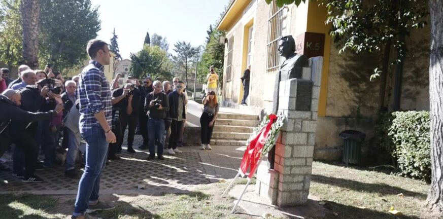 Πολυτεχνείο – 17 Νοέμβρη: Ο Στέφανος Κασσελάκης κατέθεσε στεφάνι στο μνημείο ΕΑΤ – ΕΣΑ