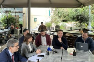 Συνάντηση Κασσελάκη με εκπροσώπους της Εστίασης - Συμμετείχε και ο πρόεδρος του ΣΚΕΑΝΑ Τάσος Γιατράς