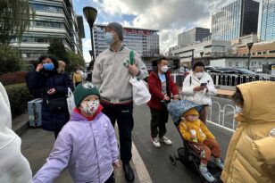 Κίνα: Επαναφέρει μάσκες και αποστάσεις - Η πνευμονία που «χτυπάει» κυρίως παιδιά