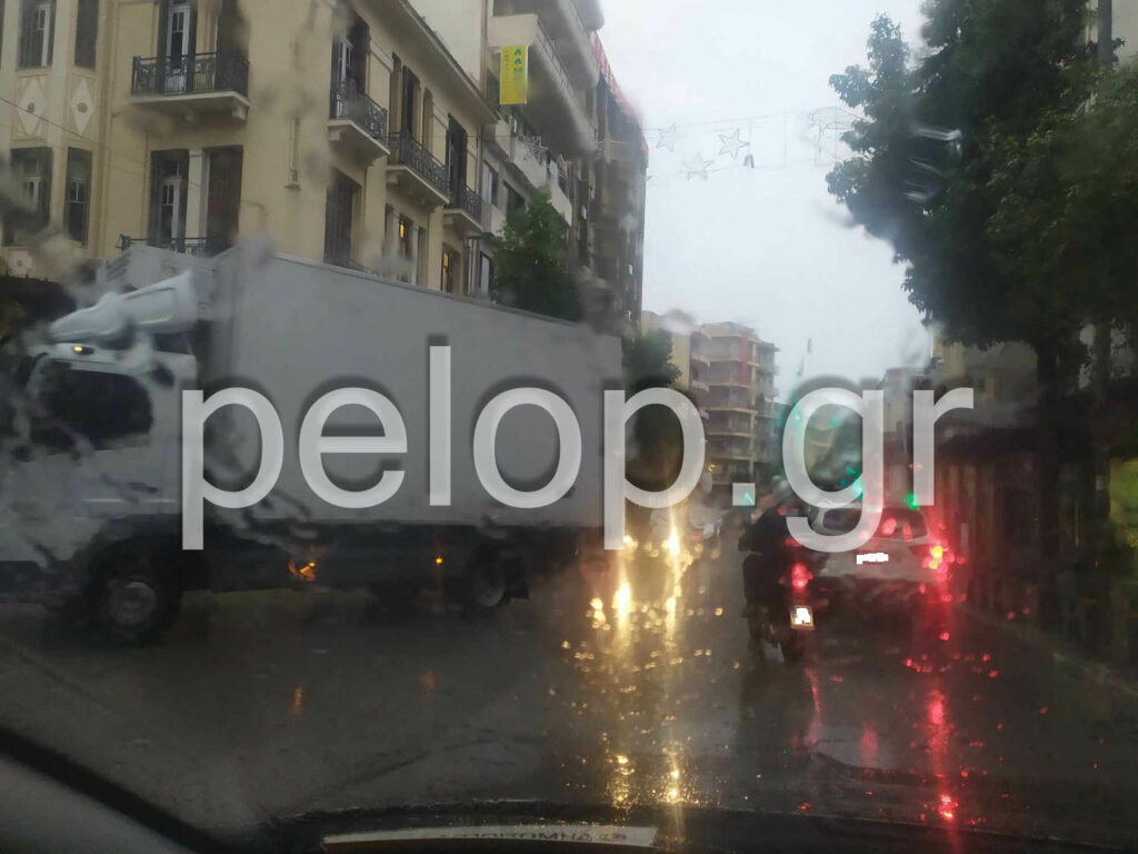 Πάτρα: Κυκλοφοριακό κομφούζιο της πόλης λόγω βροχής ΦΩΤΟ