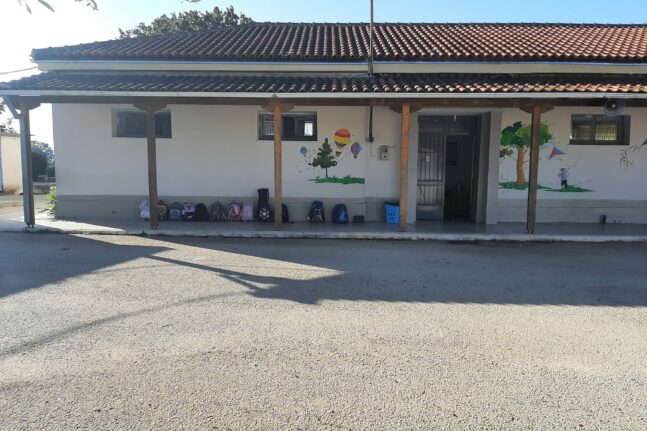 Έκτακτα μέτρα στο σχολείο Λακκόπετρας - Ο αντιδήμαρχος Παιδείας για τη δυσοσμία και το στεγαστικό
