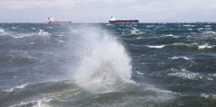 Λέσβος: Αγωνία για τους 13 αγνοούμενους του βυθισμένου πλοίου - Διασώθηκε ένας ναυτικός
