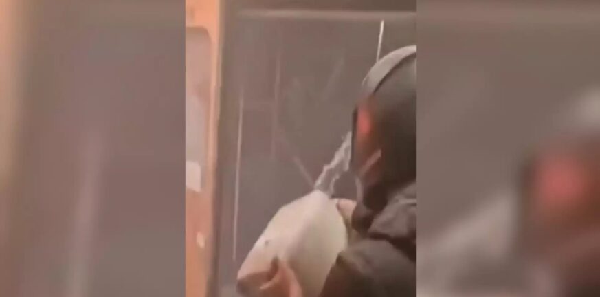 Μοναστηράκι: Τι ισχυρίστηκε στην απολογία του ο 27χρονος που φέρεται να φώναζε «κάψτε τους» στα επεισόδια